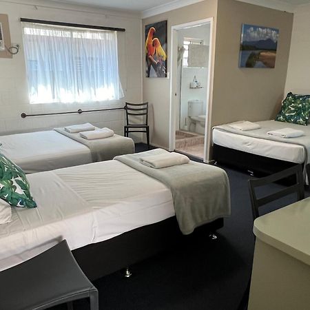 Spanish Lace Motor Inn Таунсвилл Экстерьер фото