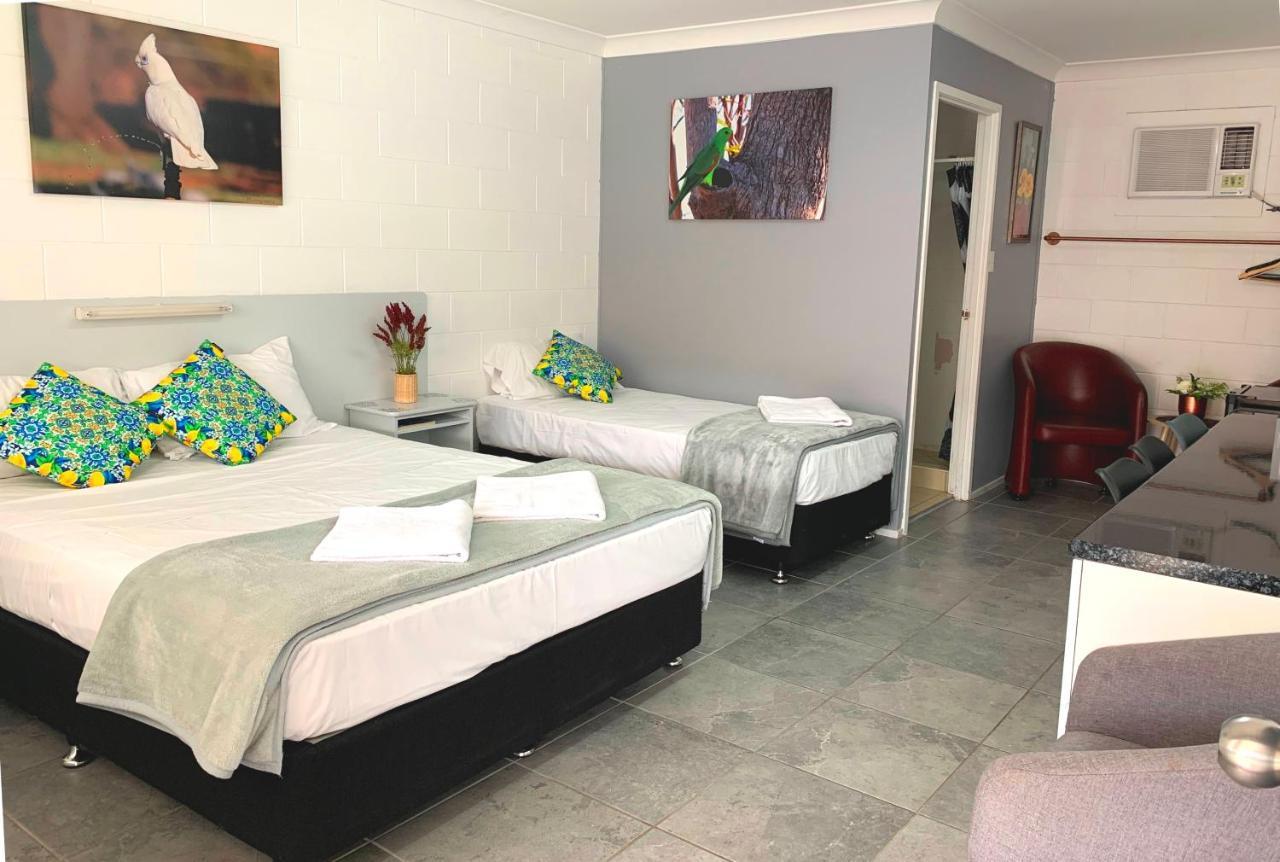 Spanish Lace Motor Inn Таунсвилл Экстерьер фото