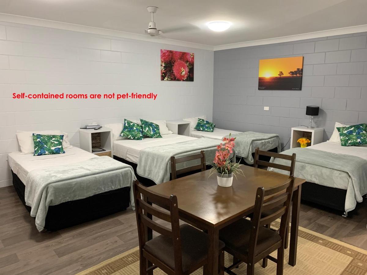 Spanish Lace Motor Inn Таунсвилл Экстерьер фото