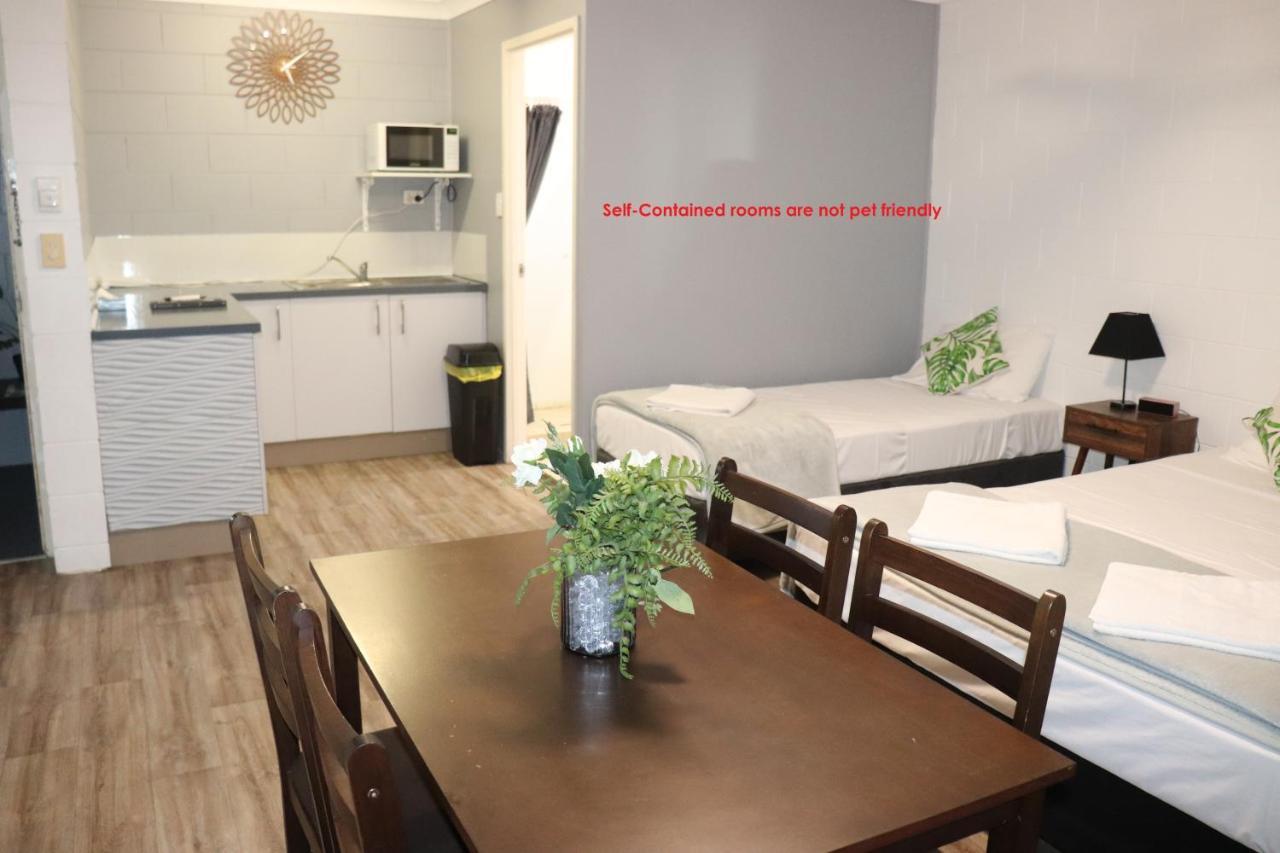 Spanish Lace Motor Inn Таунсвилл Экстерьер фото