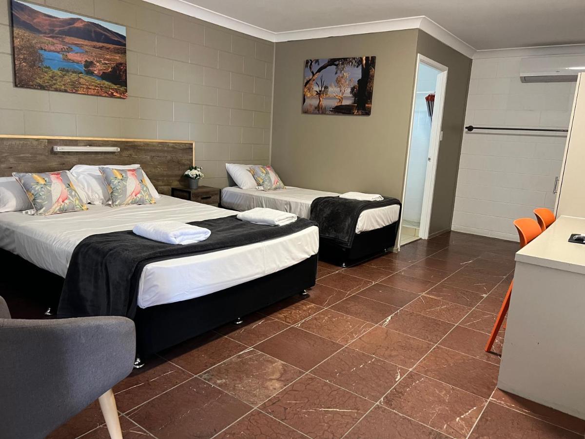 Spanish Lace Motor Inn Таунсвилл Экстерьер фото