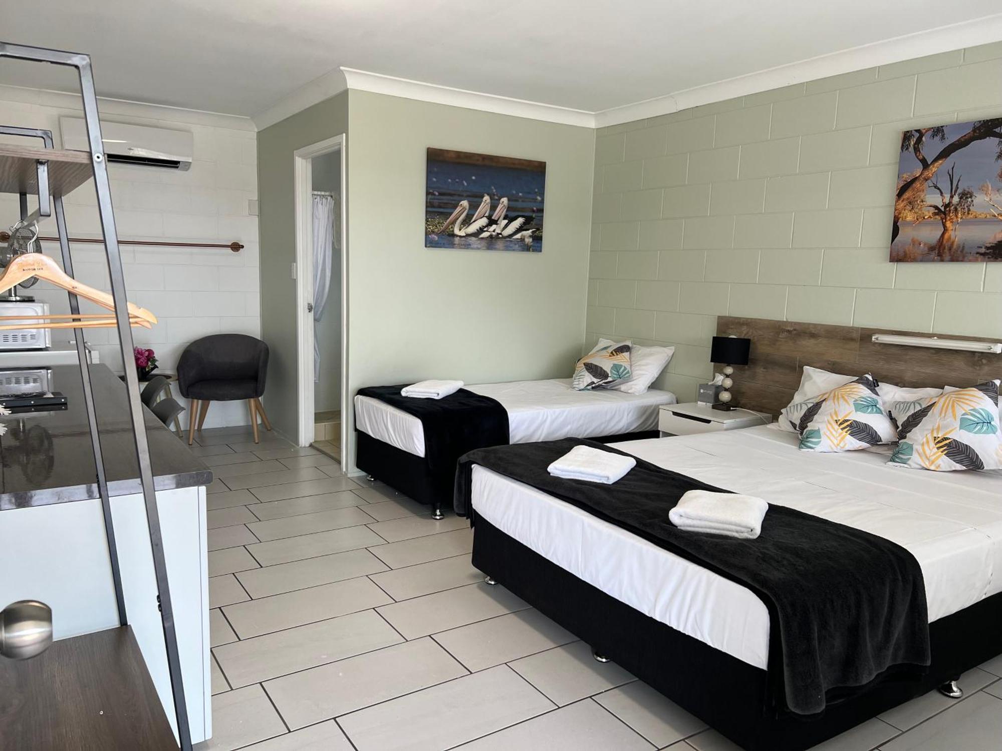 Spanish Lace Motor Inn Таунсвилл Экстерьер фото