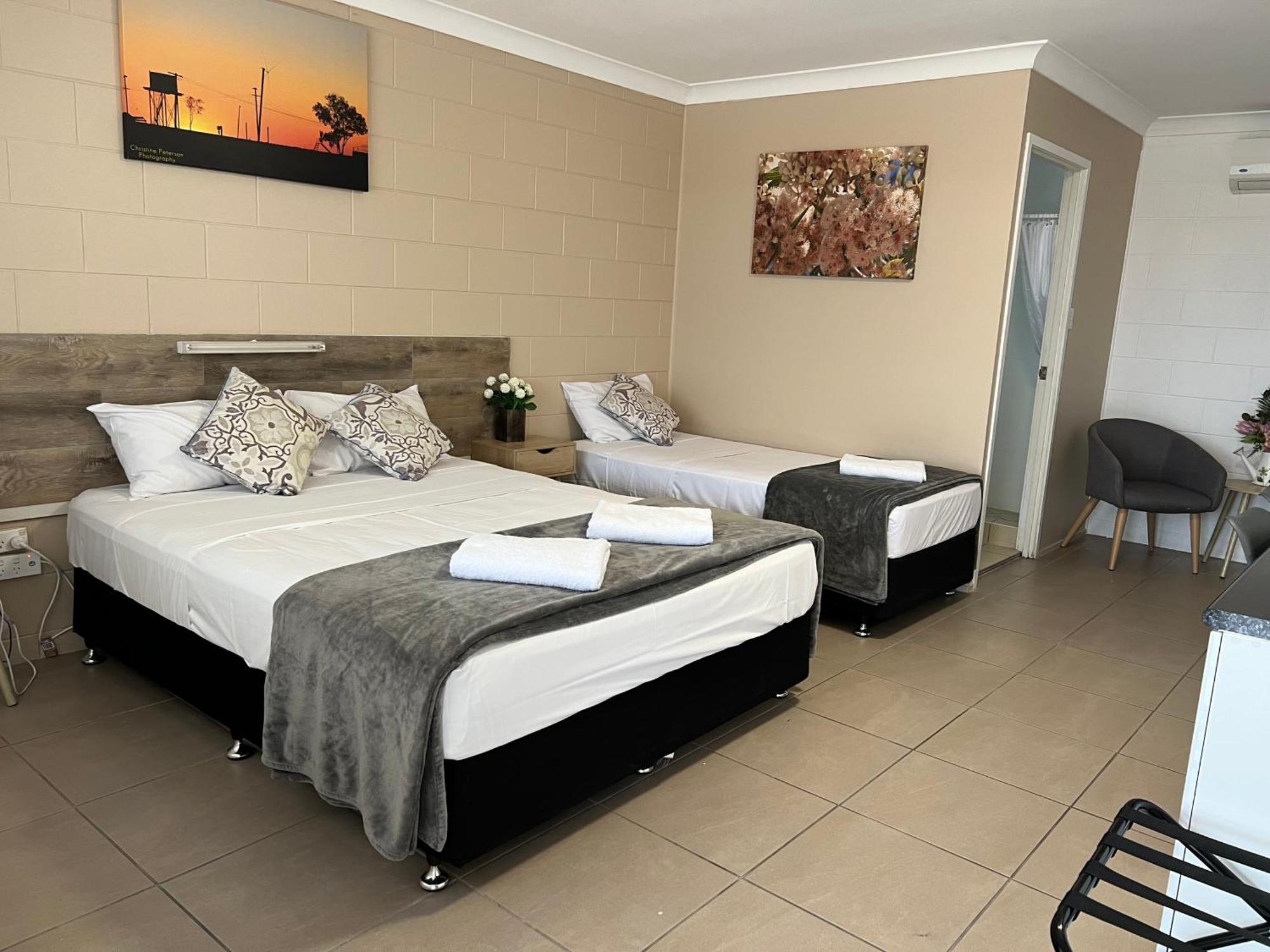 Spanish Lace Motor Inn Таунсвилл Экстерьер фото