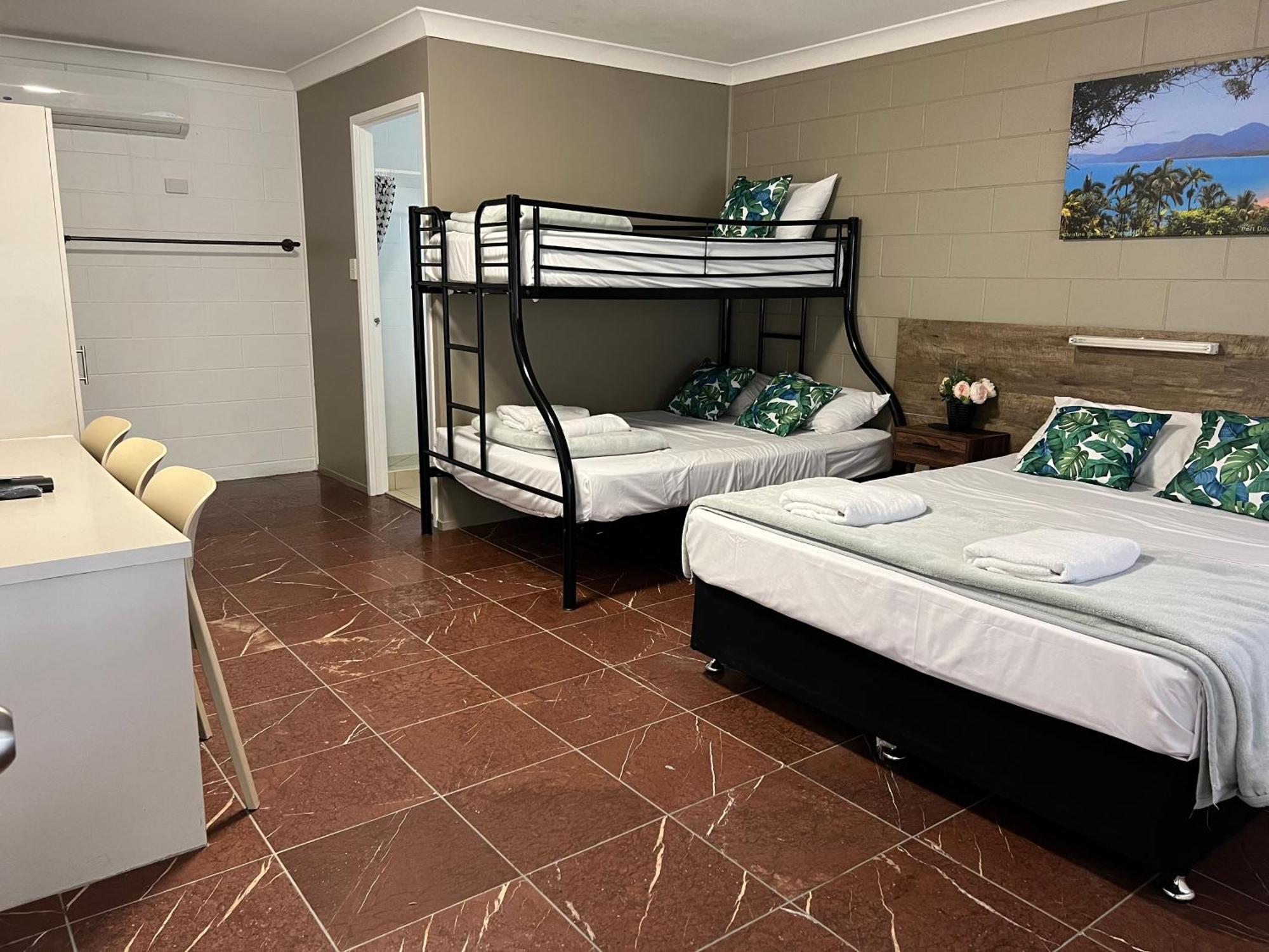 Spanish Lace Motor Inn Таунсвилл Экстерьер фото