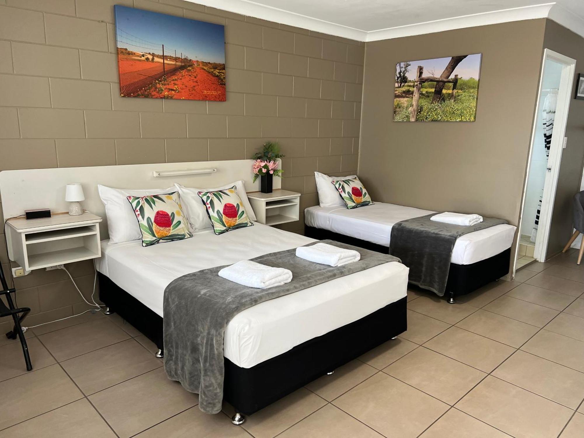 Spanish Lace Motor Inn Таунсвилл Экстерьер фото