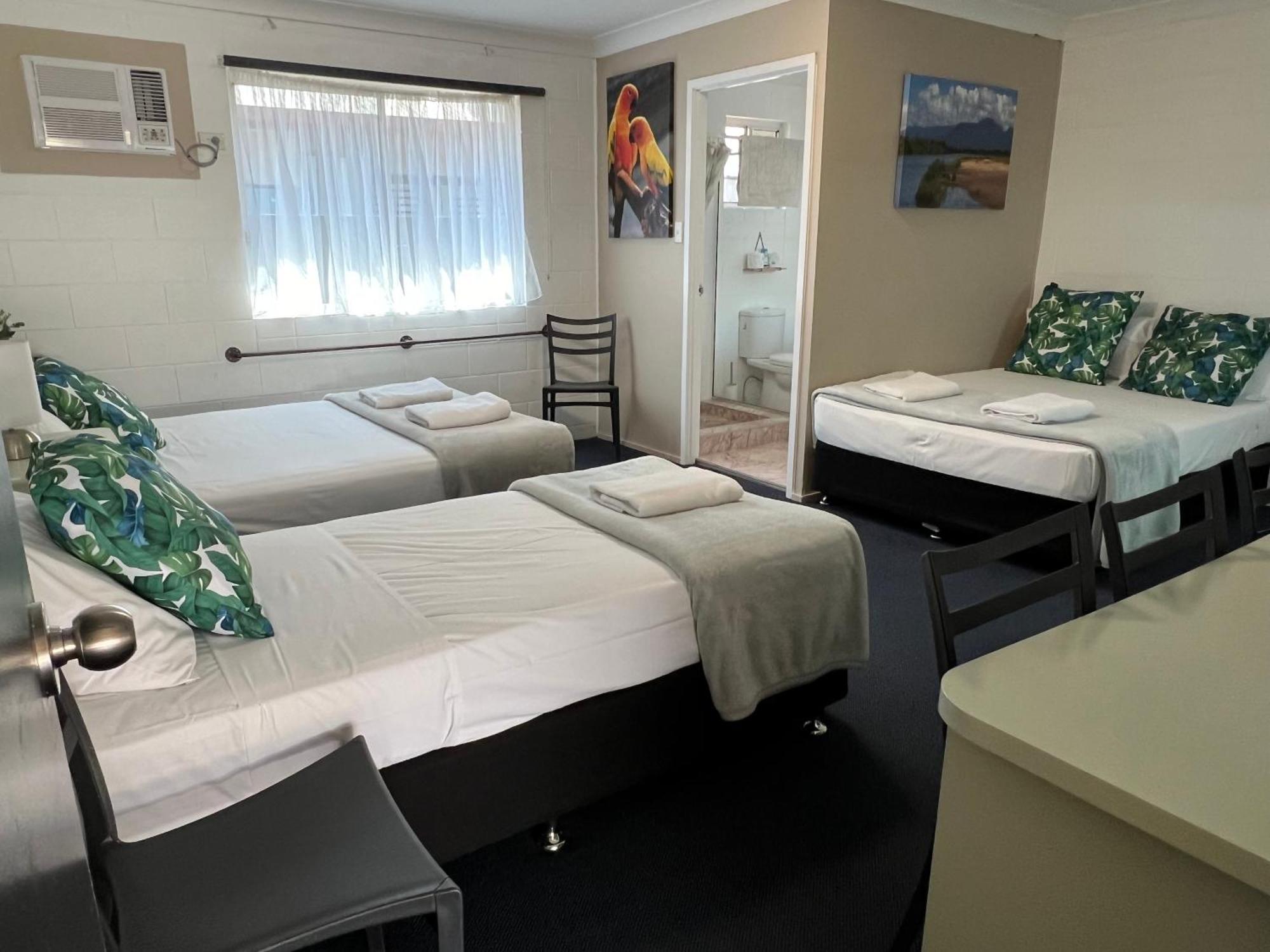 Spanish Lace Motor Inn Таунсвилл Экстерьер фото