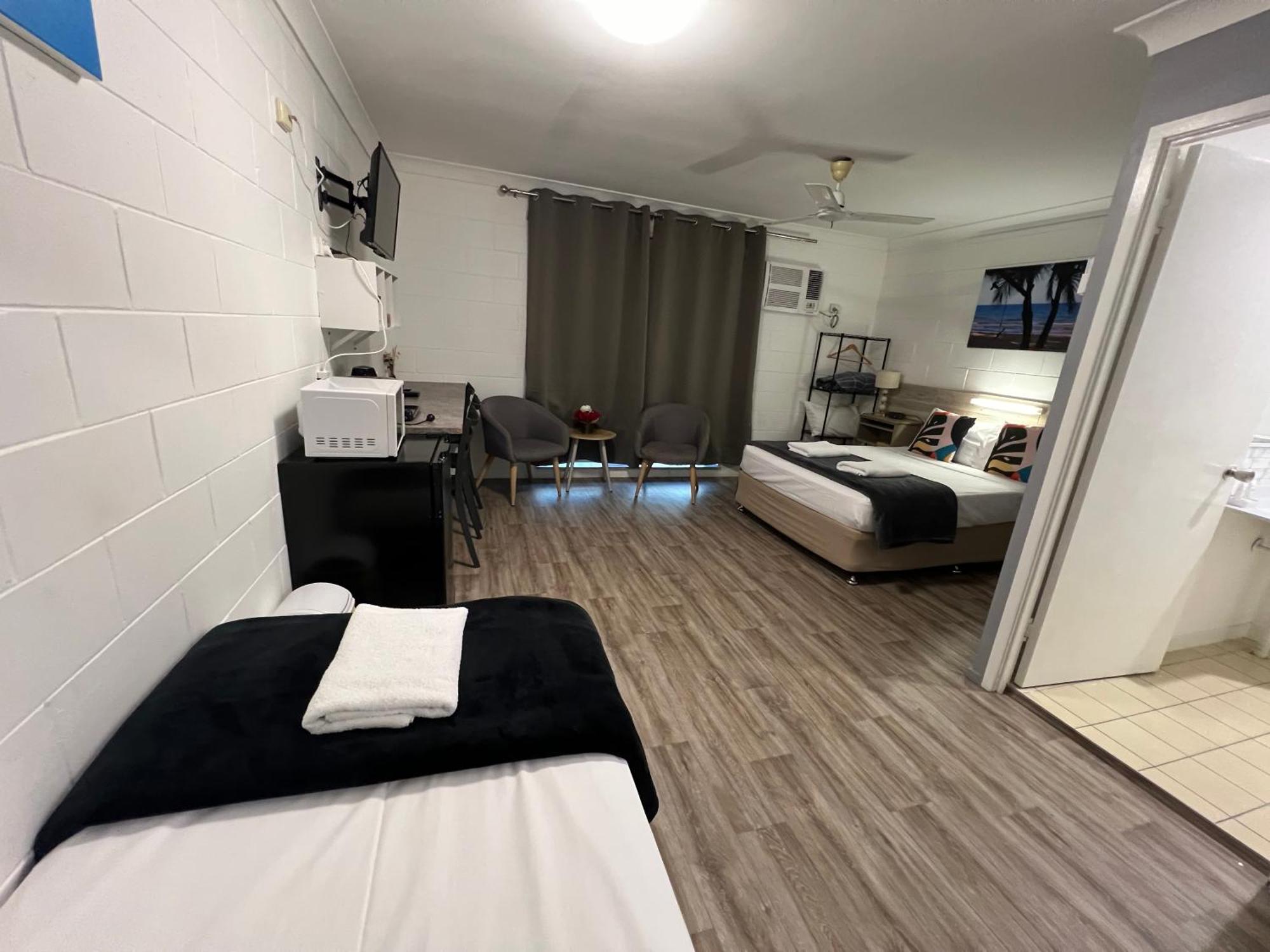 Spanish Lace Motor Inn Таунсвилл Экстерьер фото