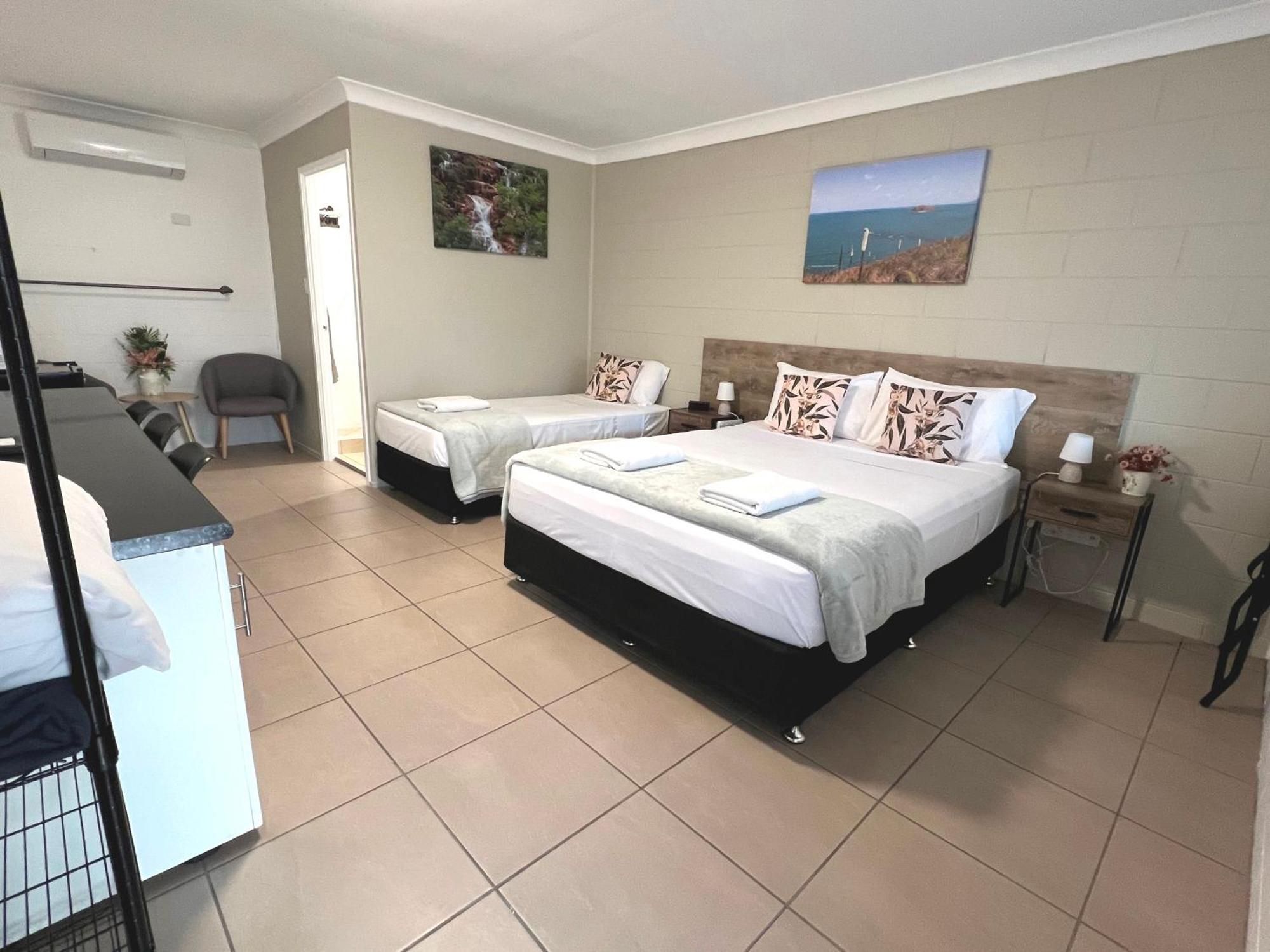 Spanish Lace Motor Inn Таунсвилл Экстерьер фото
