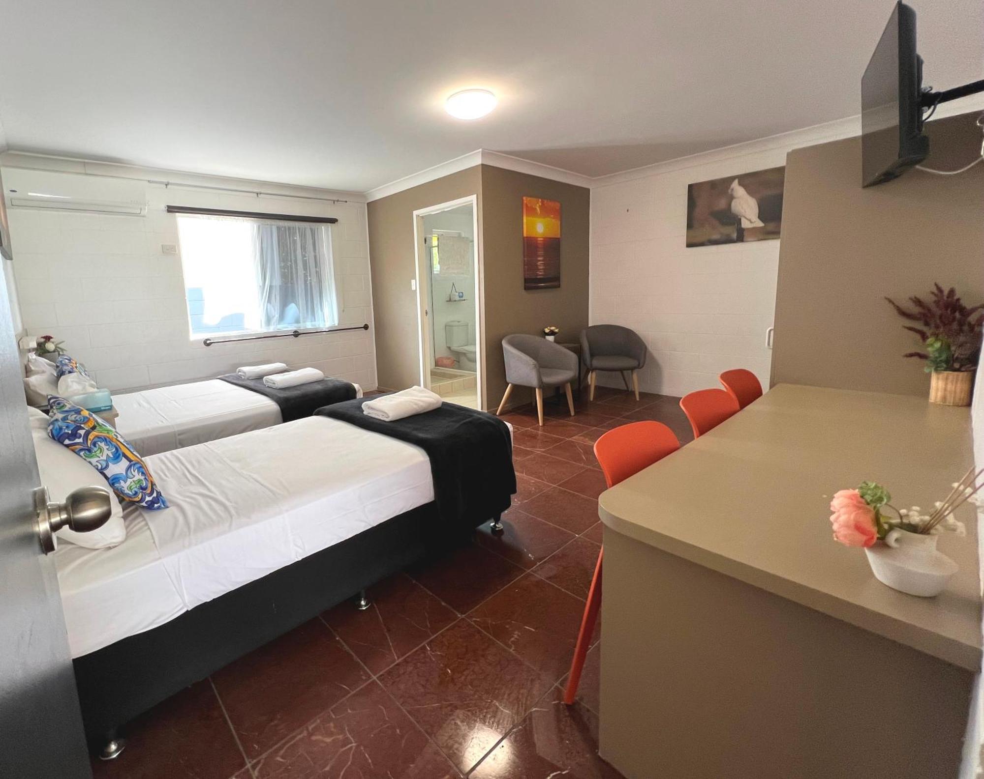 Spanish Lace Motor Inn Таунсвилл Экстерьер фото