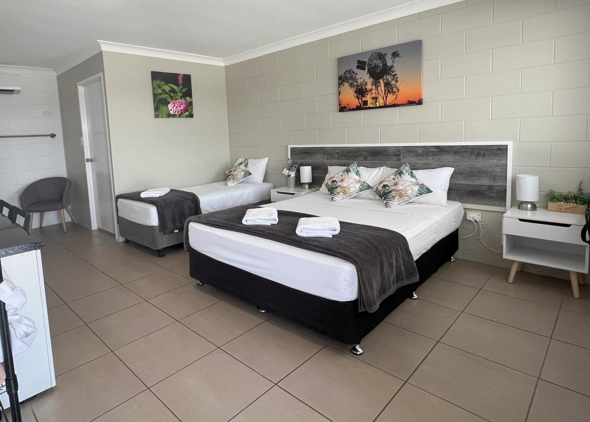 Spanish Lace Motor Inn Таунсвилл Экстерьер фото