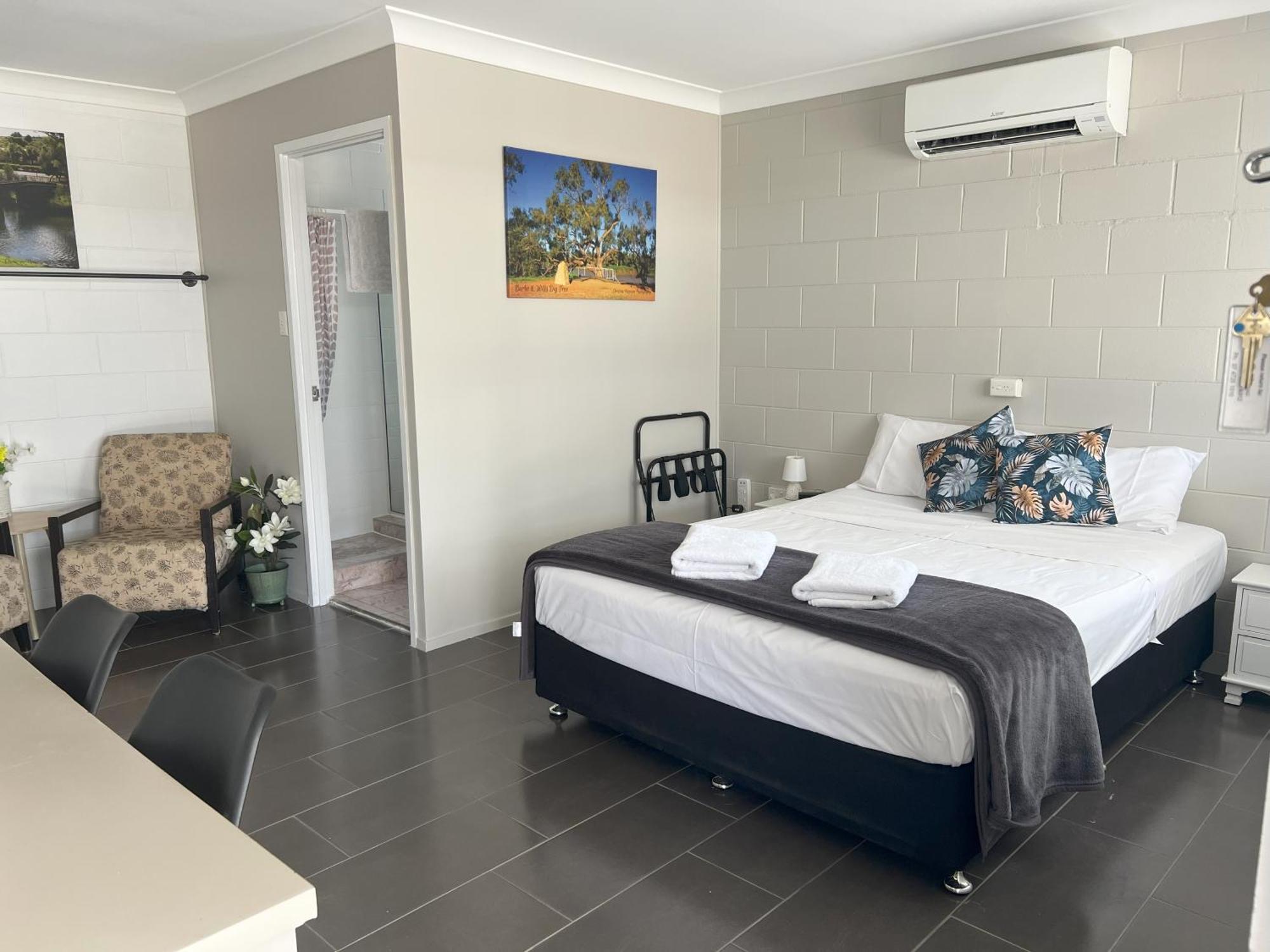 Spanish Lace Motor Inn Таунсвилл Экстерьер фото